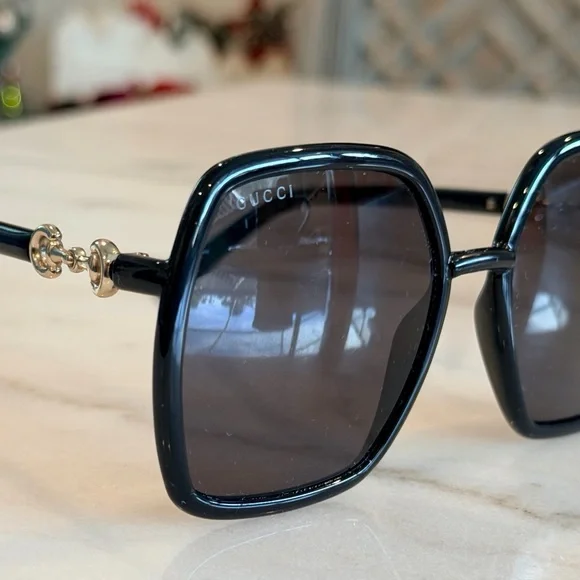GUCCI Square Black Frame Grey Lenses & ICONIC Gucci Horsebit Hardware. AUTHENTIC - Picture 15 of 17
